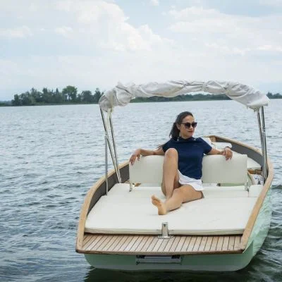 200824_MEB_Junior_Modelshots5-thegem-product-justified-square-m MY-Junior