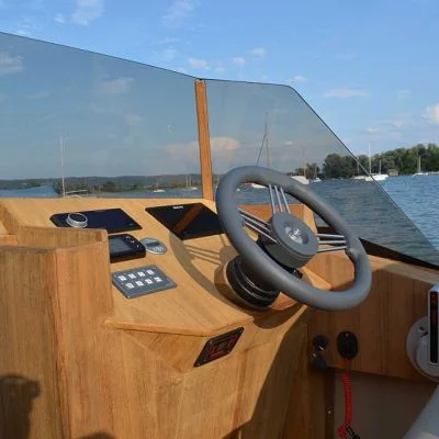 Steuerstand.my-elegance.elektroboot.100kw-thegem-product-justified-square-m MY-Elégance S