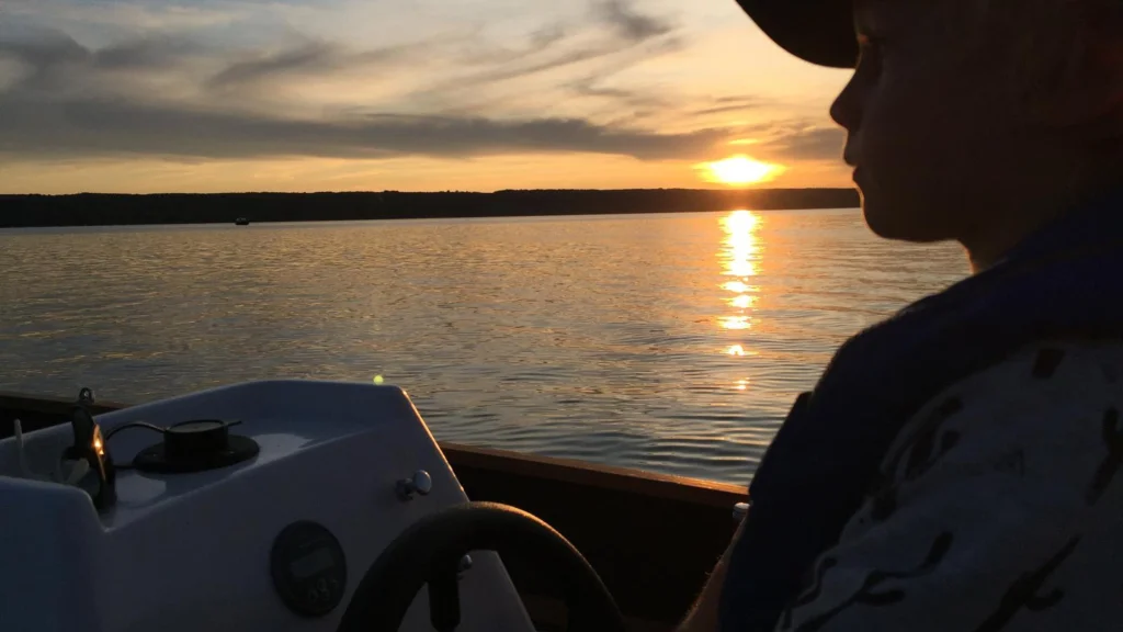 Elektrobooot-1024x576 Elektroboot kaufen – lautloser Fahrspaß auf dem Wasser