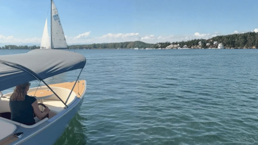 MY-Tramonto-Elektroboot-auf-dem-Ammersee-–-lautloses-Gleiten-mit-Blick-auf-die-bayerische-Landschaft-1024x576 Ein neuer Blick auf den Ammersee – die SüdSee in Dießen und das MY-Tramonto Elektroboot