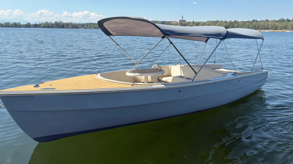 MY-Tramonto-Elektroboot-–-lautloses-Gleiten-modernes-Design-und-entspannte-Momente-auf-dem-Wasser-1024x576 Ein neuer Blick auf den Ammersee – die SüdSee in Dießen und das MY-Tramonto Elektroboot